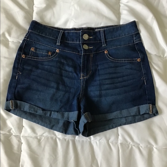 High-waisted Shorts - Picture 1 of 3